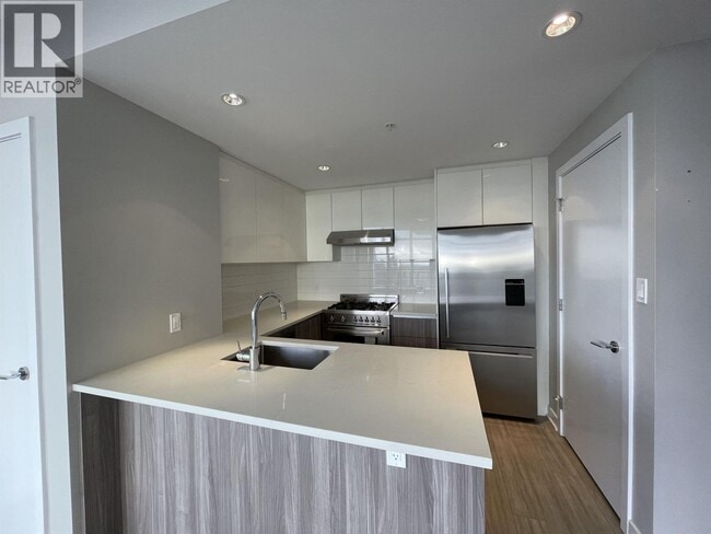 Building Photo - 4900 Lennox Ln