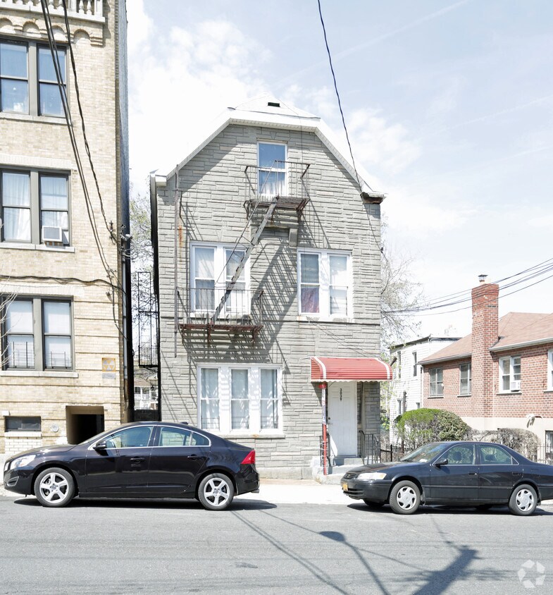 Primary Photo - 3039 Radcliff Ave