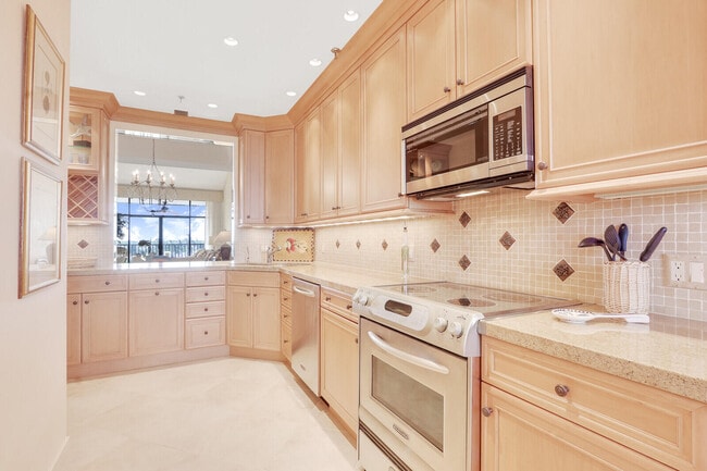 Building Photo - 11370 12 Oaks Way