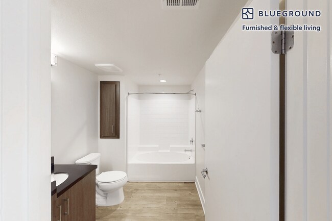 Foto del edificio - 7400 Center Ave