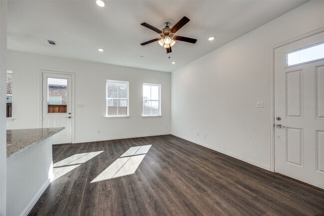 Foto del edificio - 2402 Ash Ln