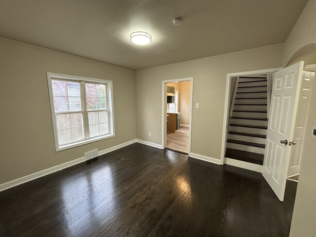 Foto del edificio - Charming 3-Bedroom Home with Spacious Yard...