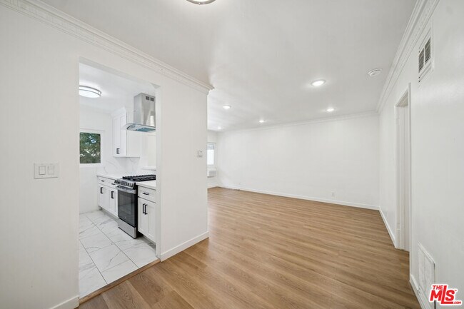 Building Photo - 1206 Hayworth Ave