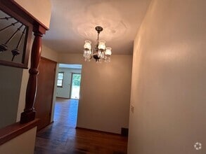 Building Photo - 542 N Valleyview St