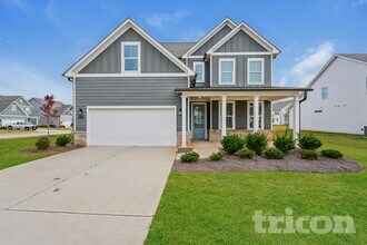 Building Photo - 132 Everett Sq