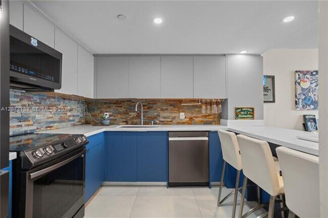 Foto del edificio - 2350 NE 135th St