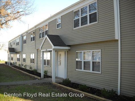 Building Photo - 1500 Oleanda Ave