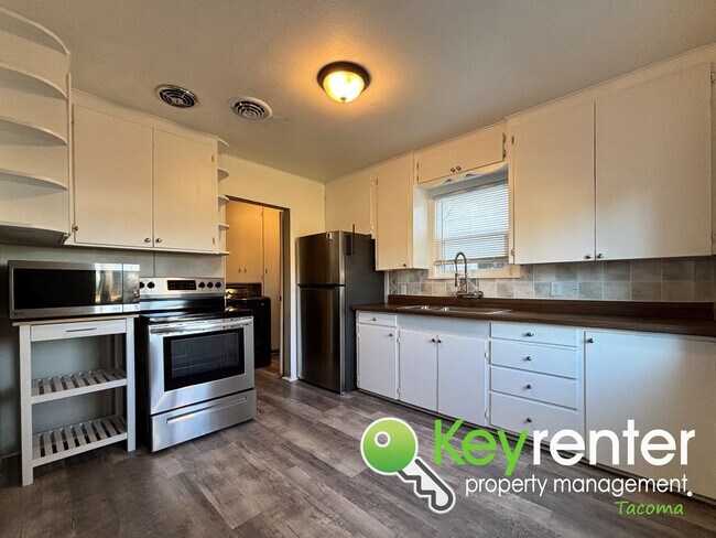 Foto del edificio - Charming 2 Bedroom Home for Rent in Tacoma...