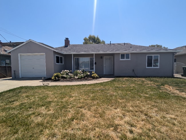 Photo - 3032 Greenwood Dr House