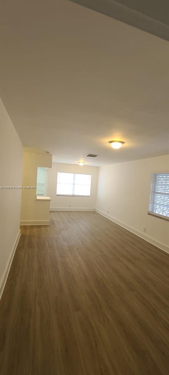 Building Photo - 3856 S Circle Dr