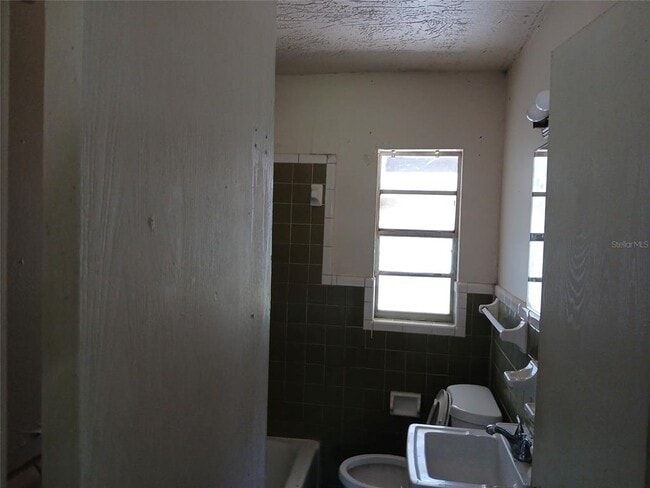 Building Photo - 1407 W 14th St