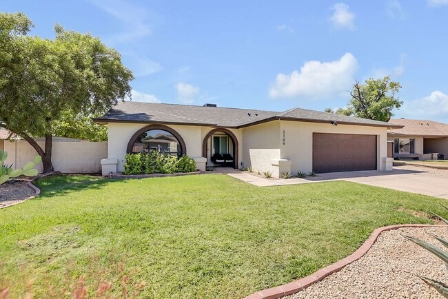 Building Photo - Beautiful Chandler home!