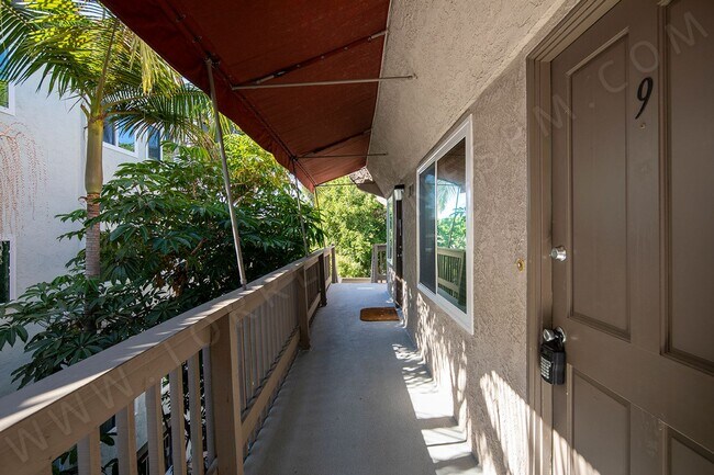 Foto del edificio - *OPEN HOUSE: 11/4 12-1PM* 1 BR Apartment in Hillcrest with Parking!