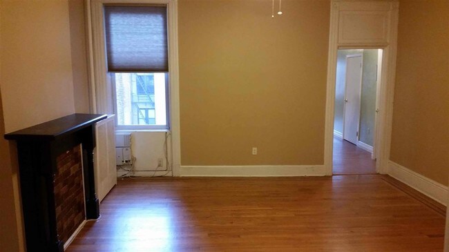 Foto del edificio - 1032 Hudson St