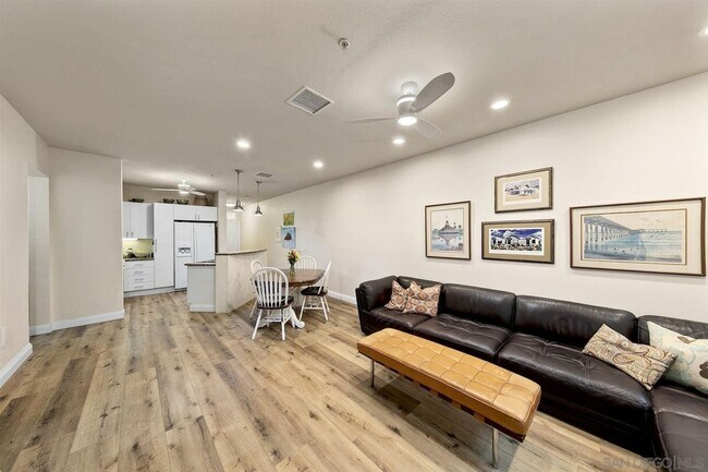 Foto del edificio - Stylish 3-Bedroom Ground Floor Unit in the...
