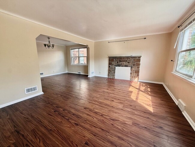 Building Photo - 2650 Cedarbrook Dr