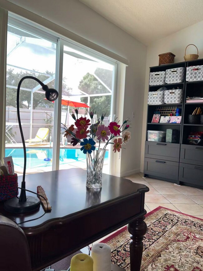 Foto del edificio - 9727 Cypress Shadow Ave