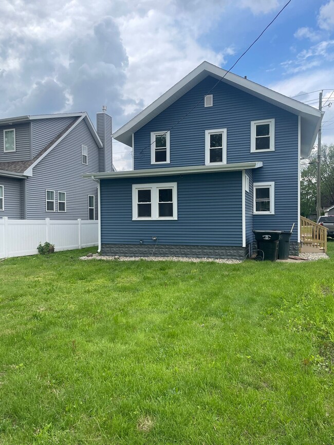 Building Photo - 448 Corby