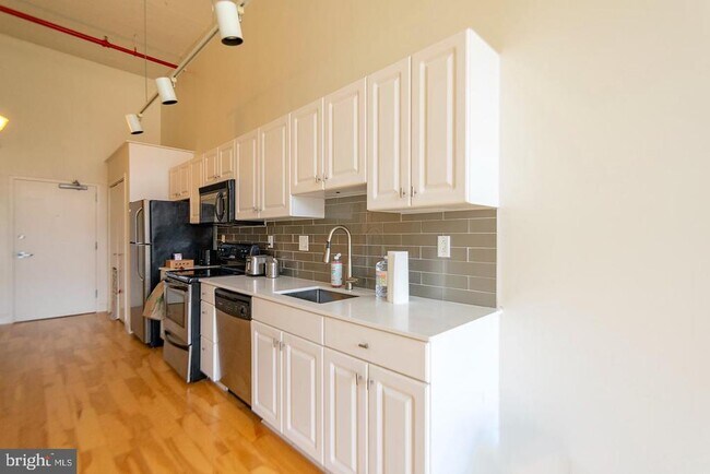 Building Photo - 720 N 5th St