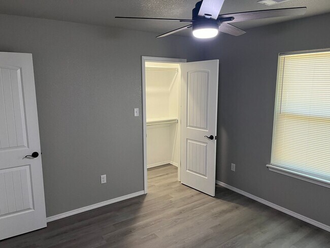 Foto del edificio - 1611 Poplar St