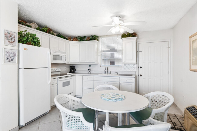 Foto del edificio - 5800 Bonita Beach Rd SW