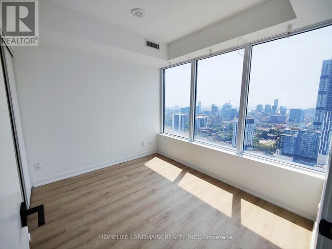 Building Photo - 319 Jarvis St