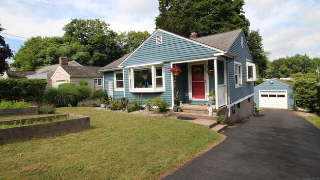 Building Photo - 33 Ridgefield St