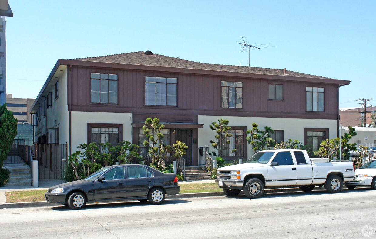 Building Photo - 402 S Robertson Blvd