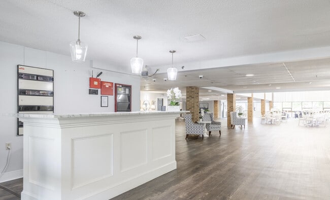 Building Photo - Serenity at Brockton