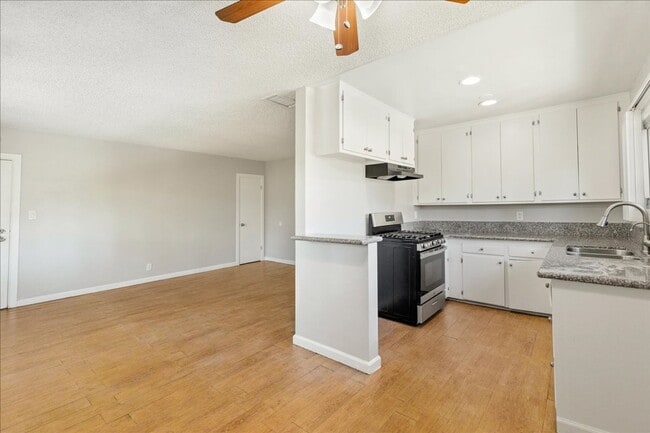 Building Photo - 3116 W 99th St