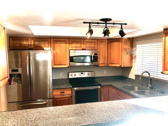 Building Photo - 4545 E Everett Dr