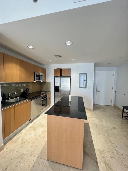 Building Photo - 1050 Brickell Ave