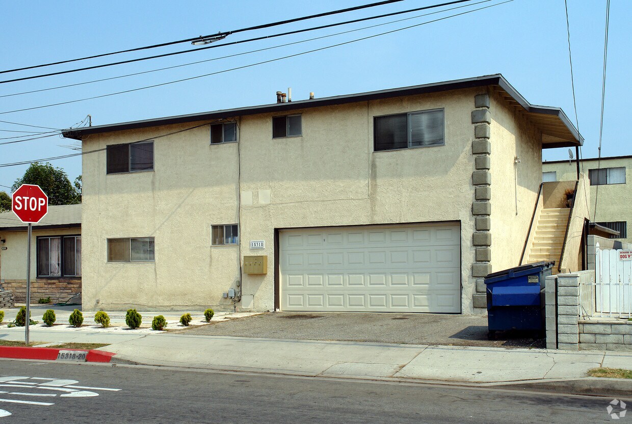 Primary Photo - 15318-15320 Mansel Ave