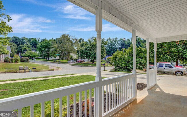 Building Photo - 77 Crescent St