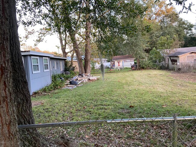 Building Photo - 5366 Baycrest Rd