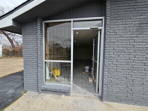 Building Photo - 2116 Lockwood Dr