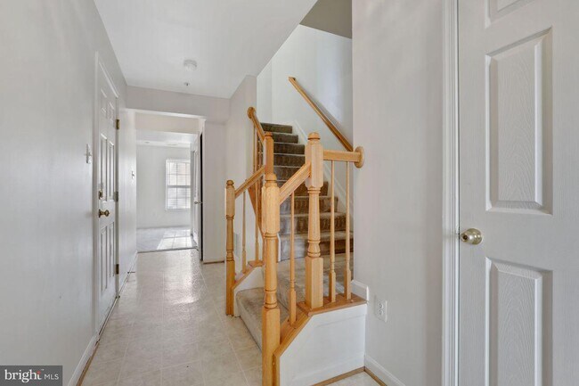 Building Photo - 7704 English Oak Cir
