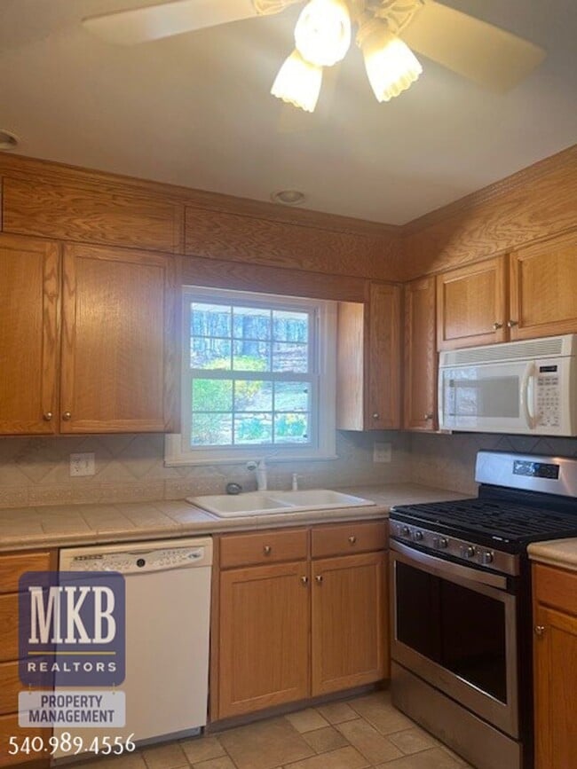 Building Photo - 4bd/3bth SW County Home