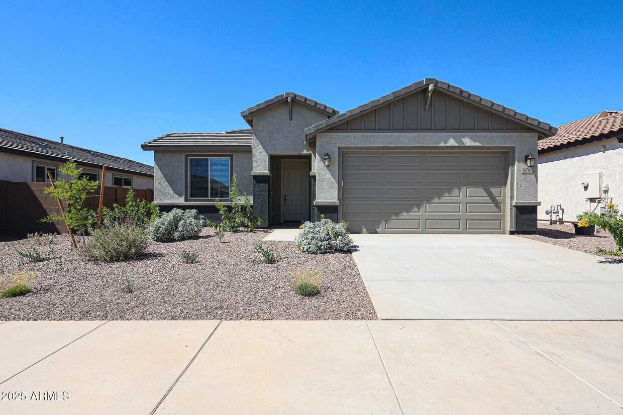 Foto principal - 16701 W Whispering Wind Dr