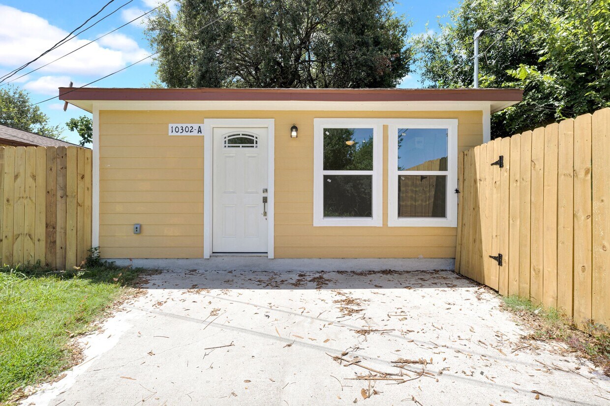 Foto principal - 10302 Sierra Dr