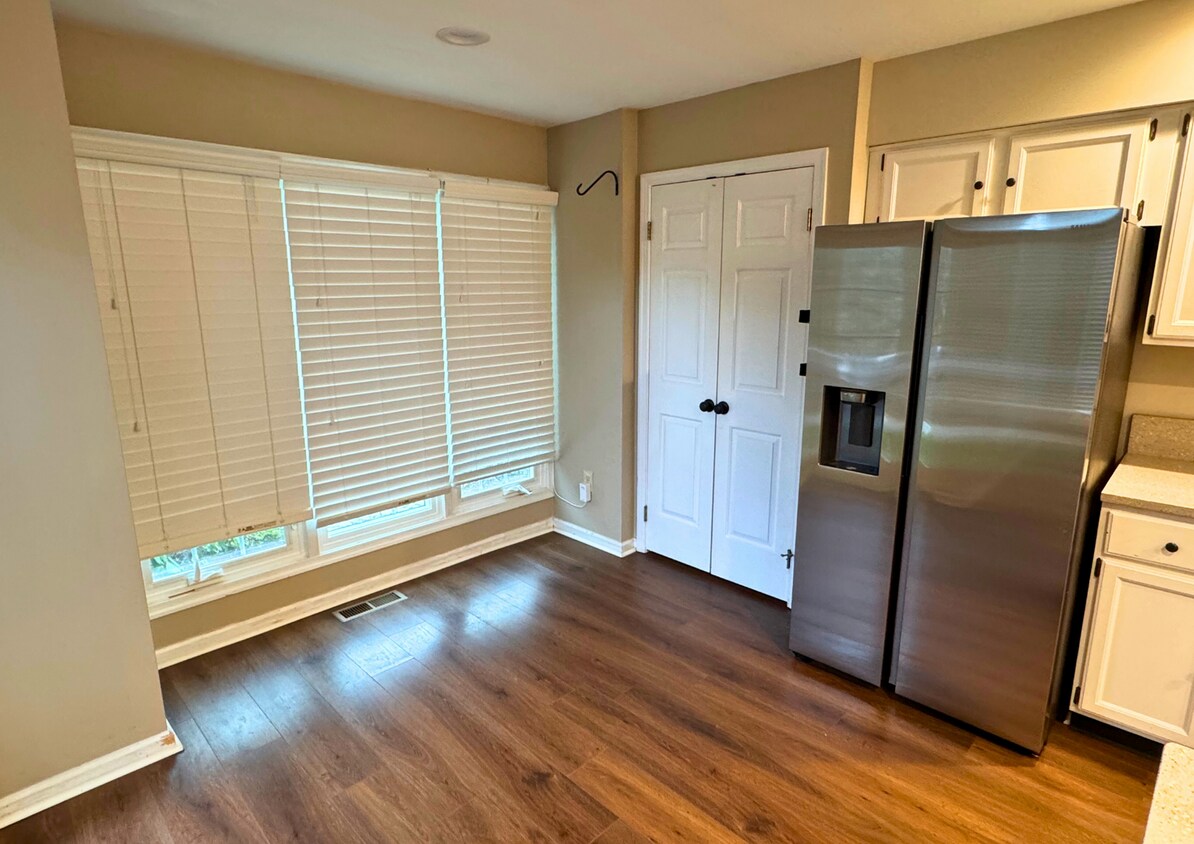 Foto del edificio - 3 Bed 3 Bath End Unit Townhome in Marsh Harbour Community of Downingtown