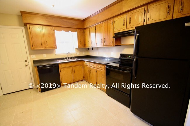Building Photo - Mufreesboro 2 Bed 2 Bath with Fireplace