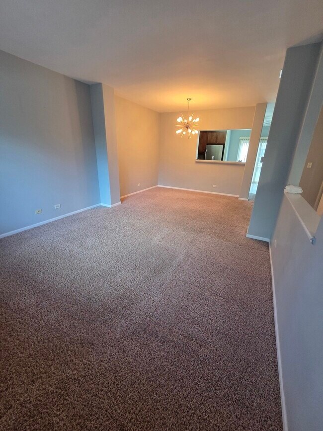 Foto del edificio - 422 Cary Woods Cir