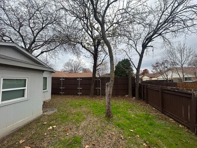 Building Photo - 2905 Spring Brook Dr