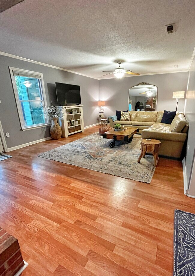 Building Photo - 3011 Creek View Ct