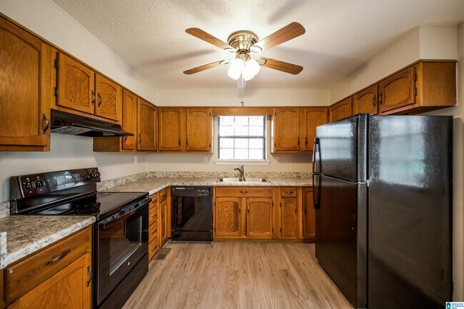 Building Photo - 21264 Royal Dr