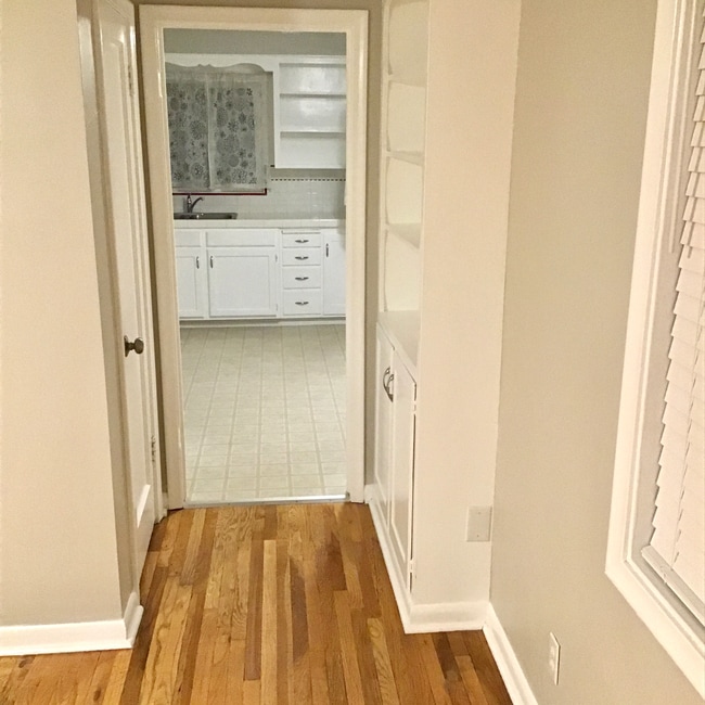 Building Photo - 1242 E Sherman Ave