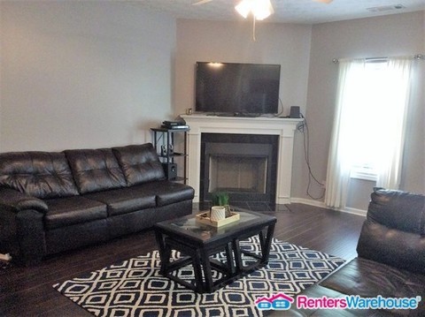 Building Photo - Beautiful 3 Bedroom Townhome in Fairburn!