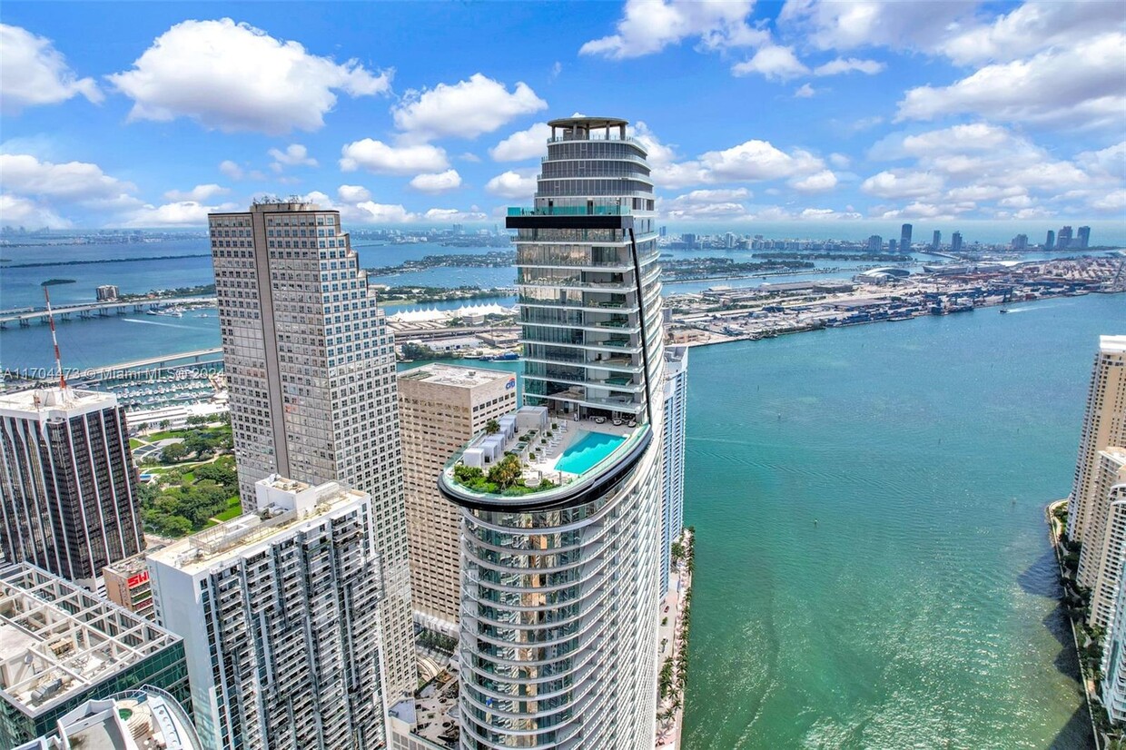 Primary Photo - 300 Biscayne Blvd Way