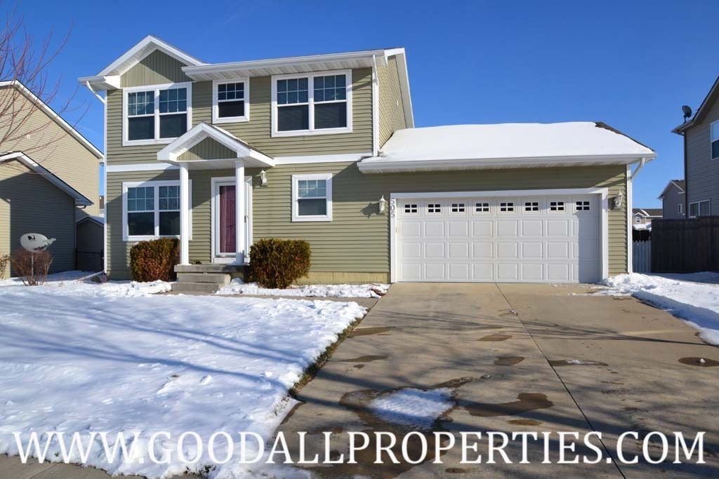 Foto principal - 3 Bedroom, 2.5 Bath Home in Waukee